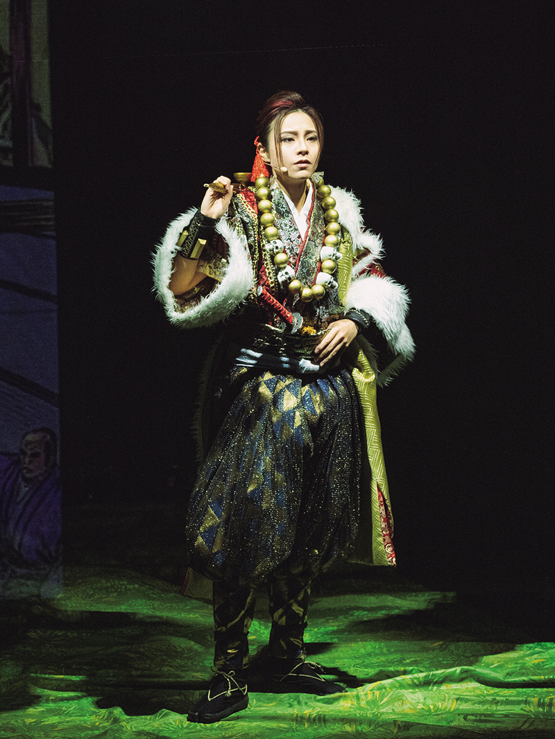 Glamorously, gracefully. Delivering performances with elegance and power. Ms. Ikumi Sugai, 096k Kumamoto Drama Company.